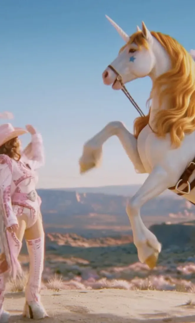 "Screenshot of fans reacting to Shania Twain's music video"