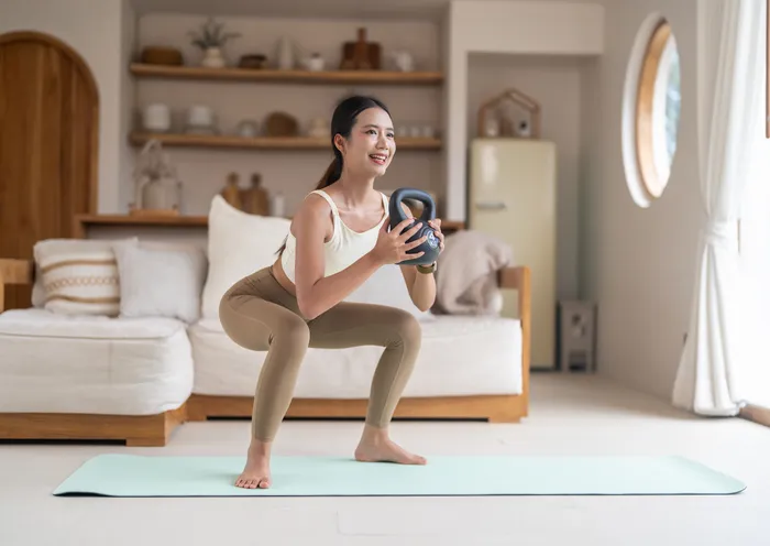 Woman doing a curtsy lunge for fitness