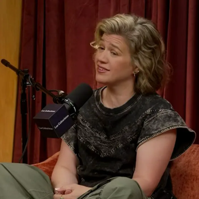 "Kelly Clarkson during her appearance on Las Culturistas podcast"